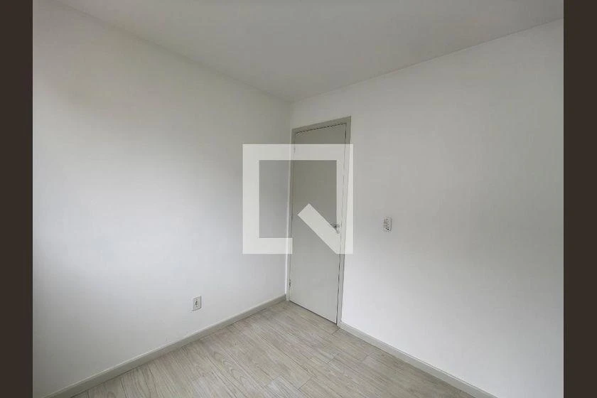 2-bedroom apartment in a building with a gym — photo 15