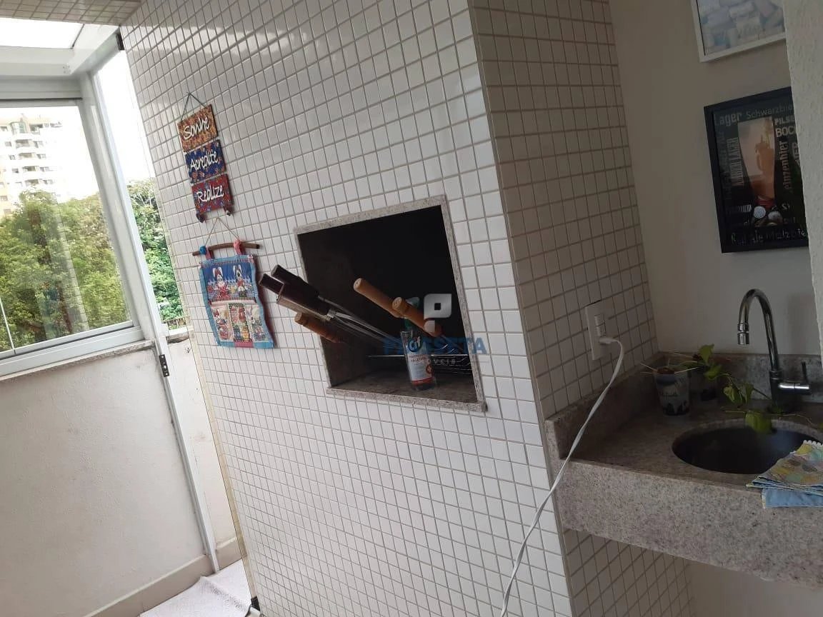 3-bedroom apartment in a building with a pool — photo 4
