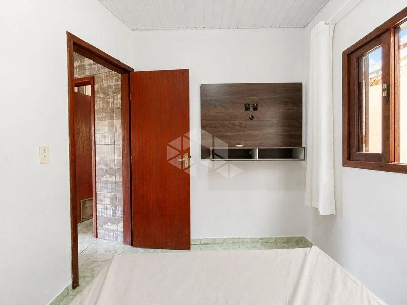Balcony with a grill in a 2-bedroom house, 100 m² — photo 10