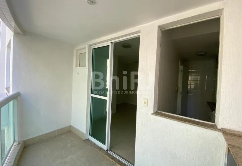 Unfurnished 2-bedroom apartment with a closed kitchen — photo 13