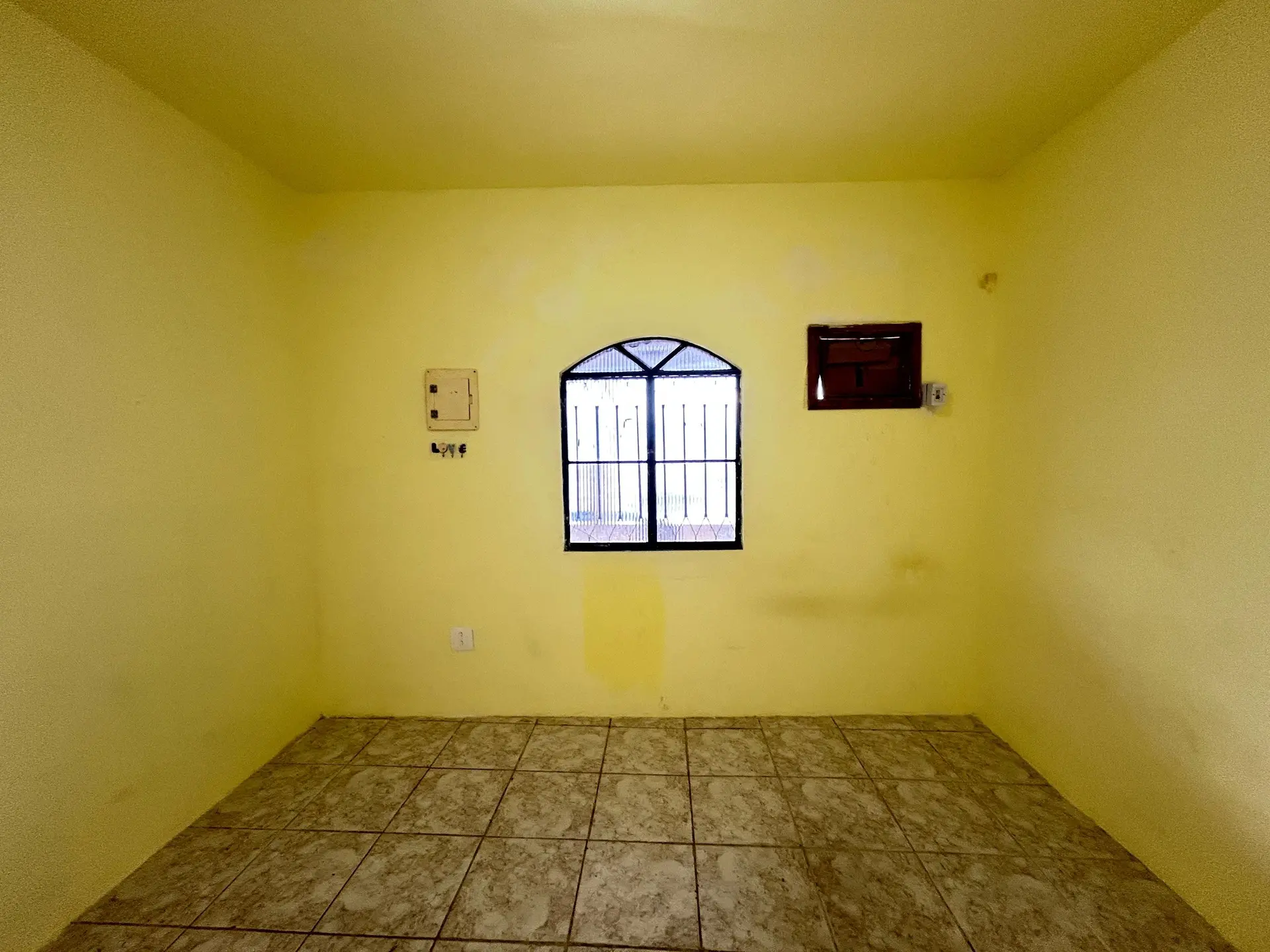 Unfurnished 1-bedroom house with a dedicated laundry area — photo 11