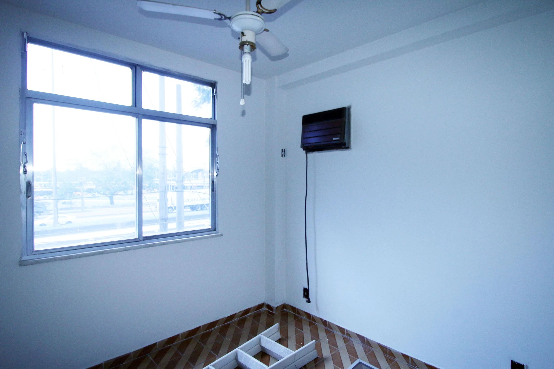 2-bedroom apartment in a building with a gym — photo 28