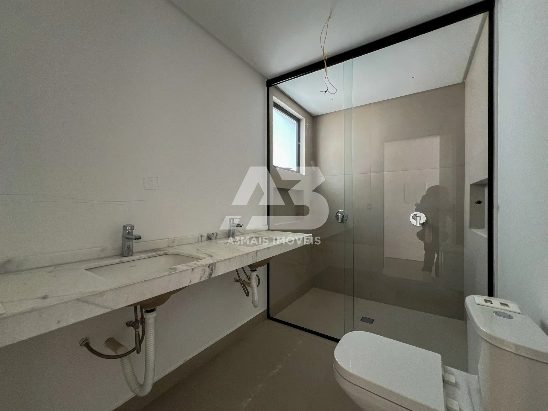 3-bedroom house with floor-to-ceiling windows in Curitiba — photo 2