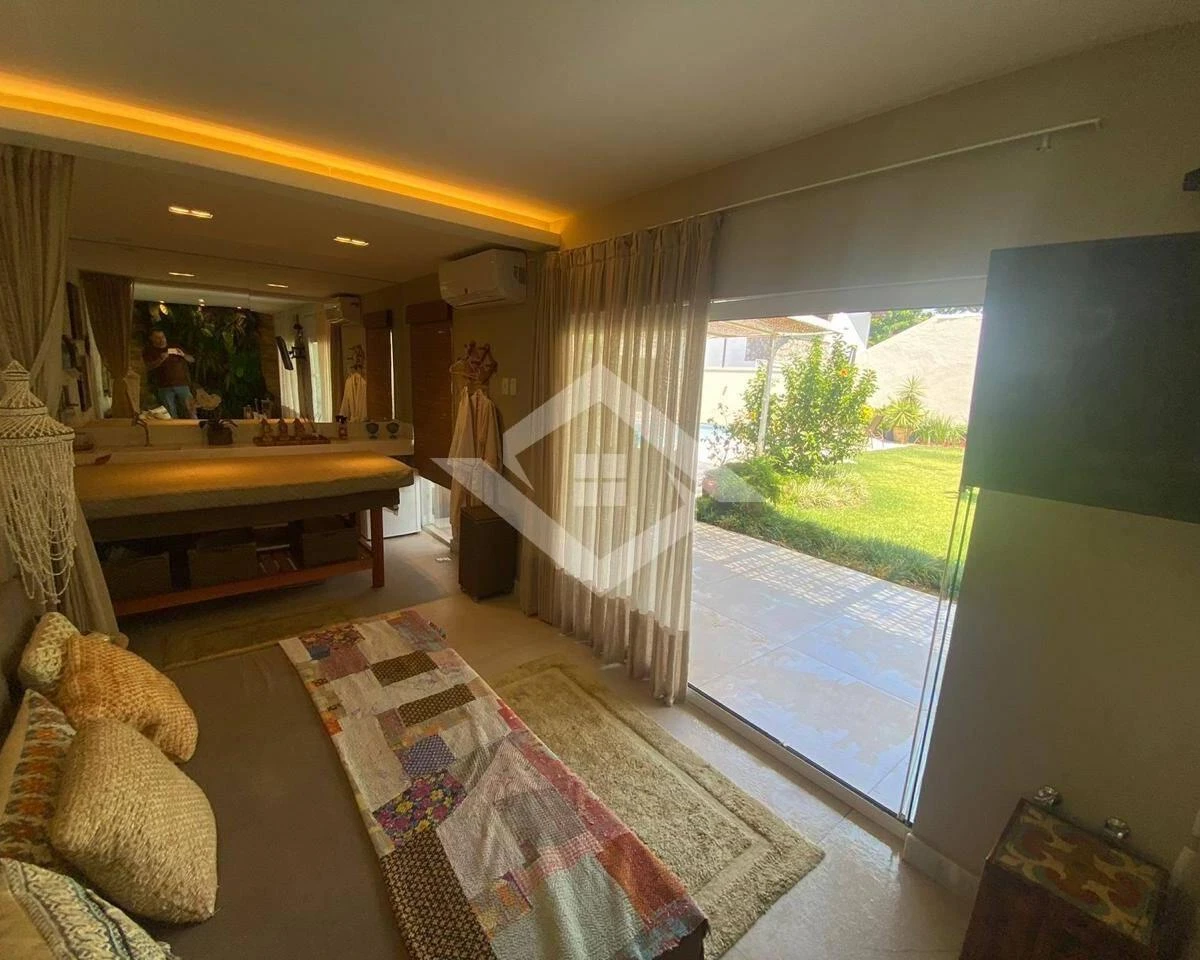 6 quartos e banheira: casa de 1000 m² — photo 26