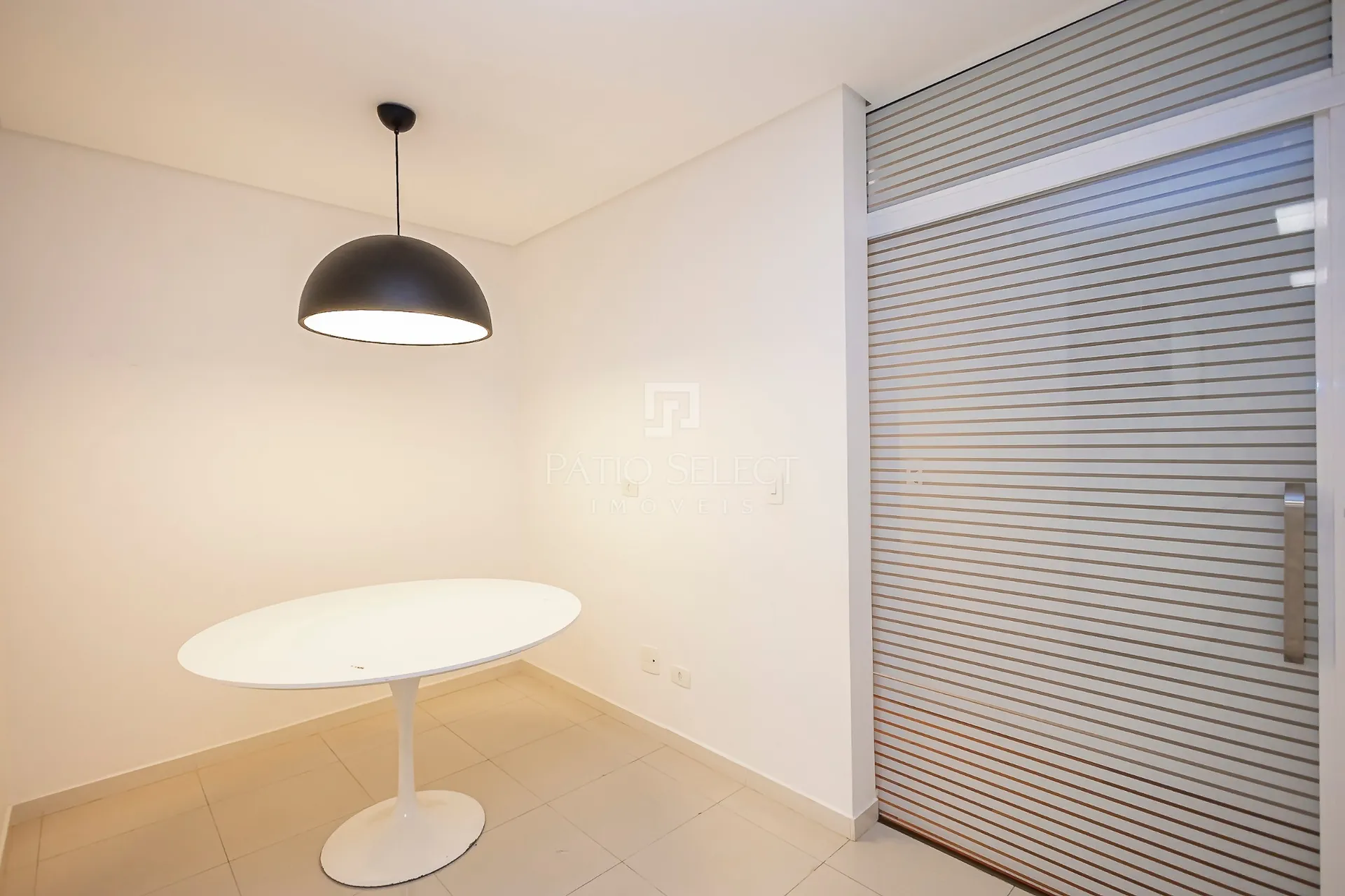 4-bedroom apartment with a fireplace — photo 40