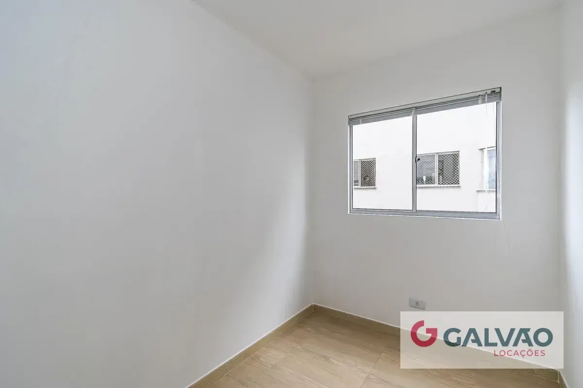 3-bedroom apartment with a glass-enclosed balcony — photo 8