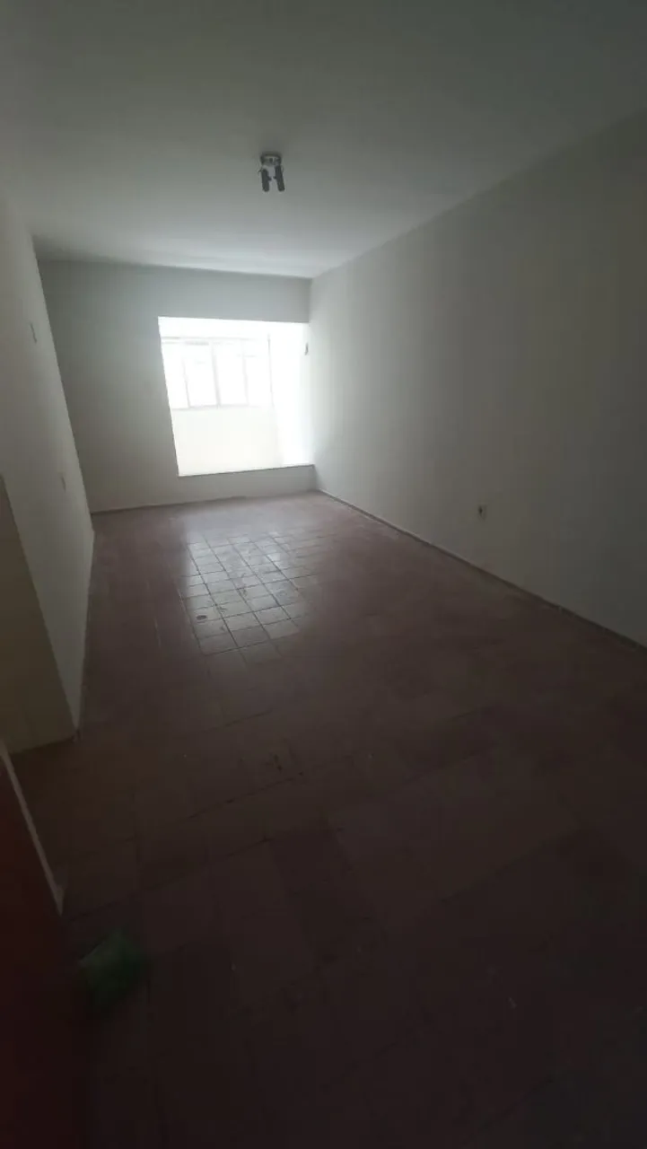 Unfurnished apartment with a closed kitchen and 2 bedrooms — photo 4