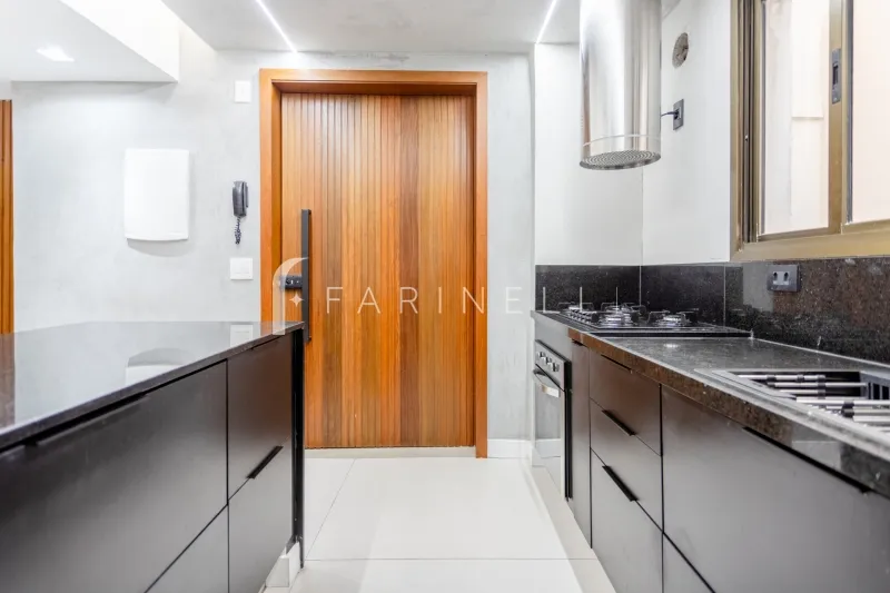 Apartment with an open-plan kitchen and gas stove — photo 9
