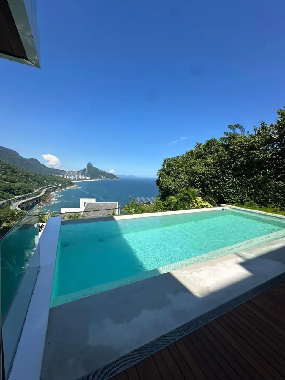 Furnished house with 4 bedrooms, balcony and 5 bathrooms — photo 9