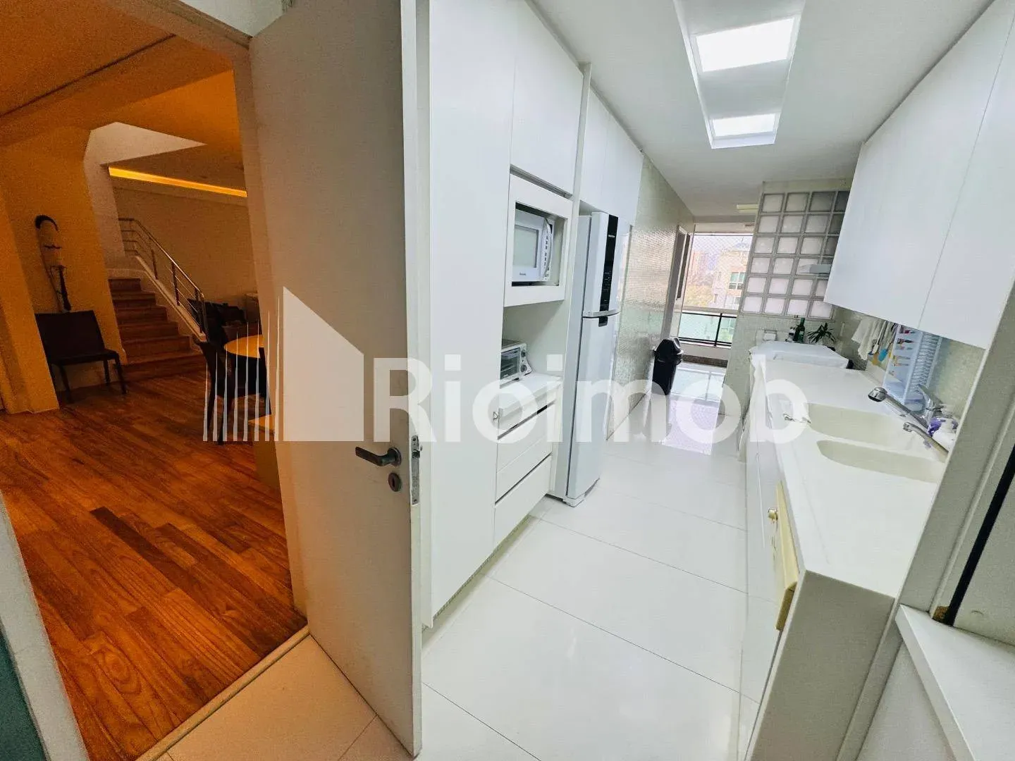 Unfurnished apartment with 5 bedrooms and 5 bathrooms — photo 26