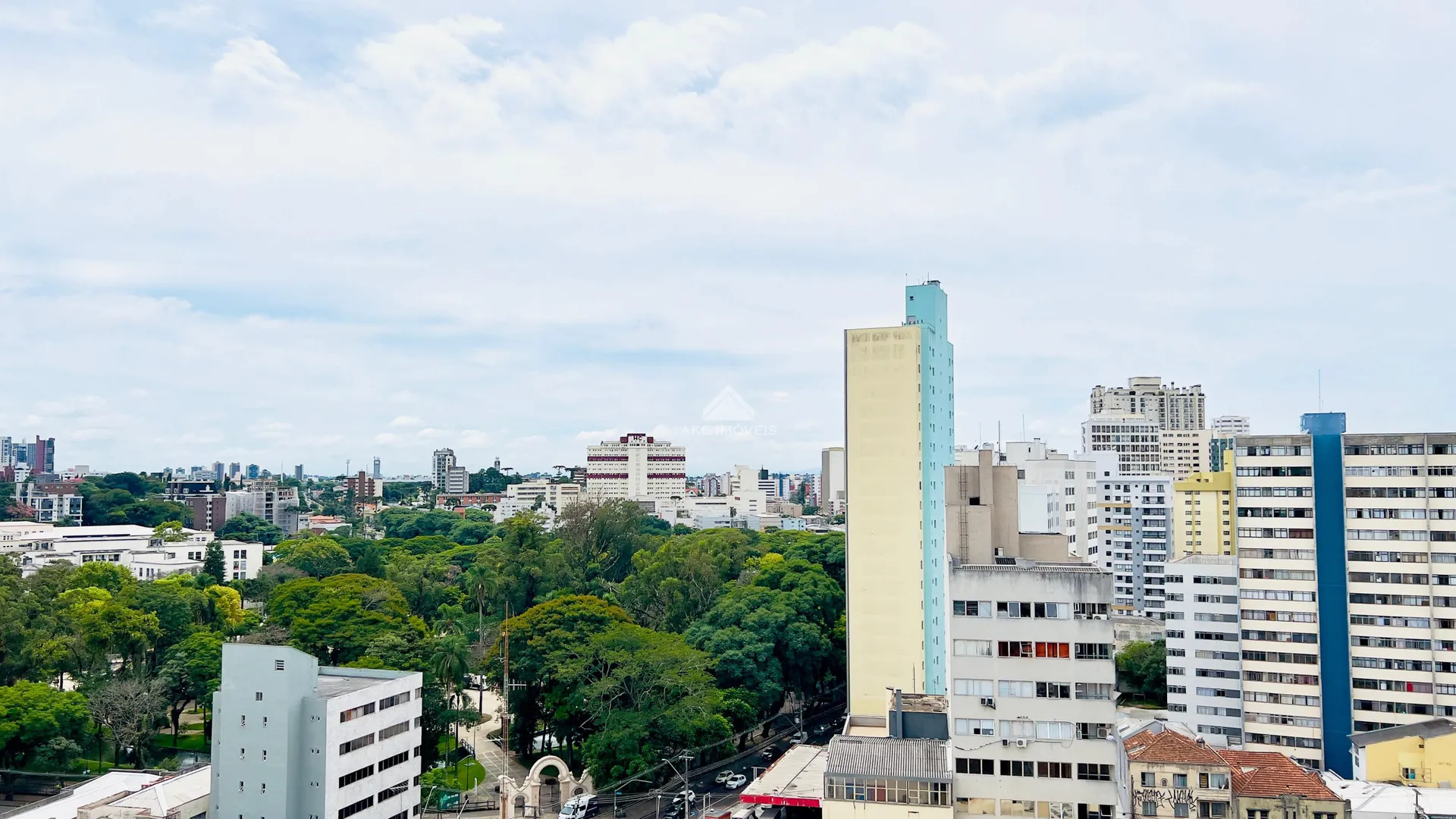Apartamento de 1 quarto com cozinha fechada e fogão elétrico — photo 21