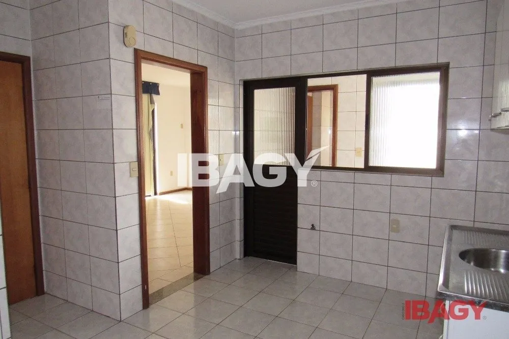 3-bedroom apartment, 1 with its own bathroom, 80 m² — photo 15