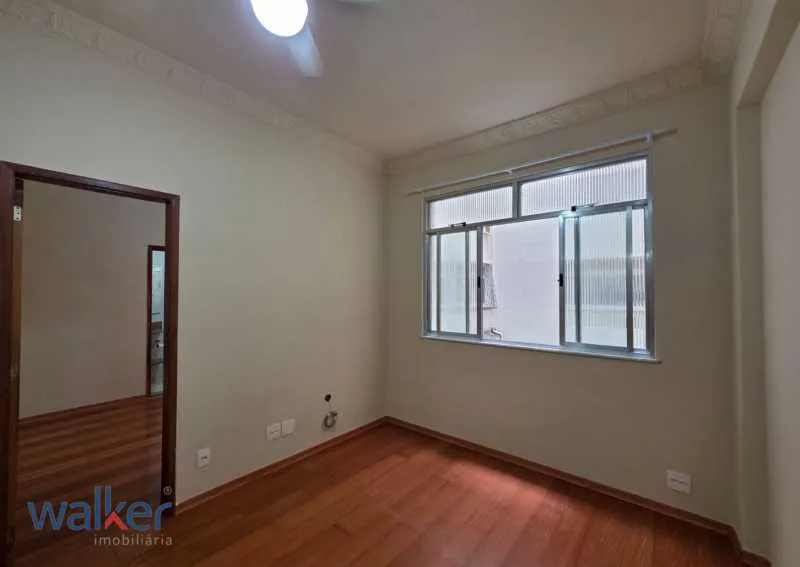 One-bedroom apartment with a washing machine — photo 3