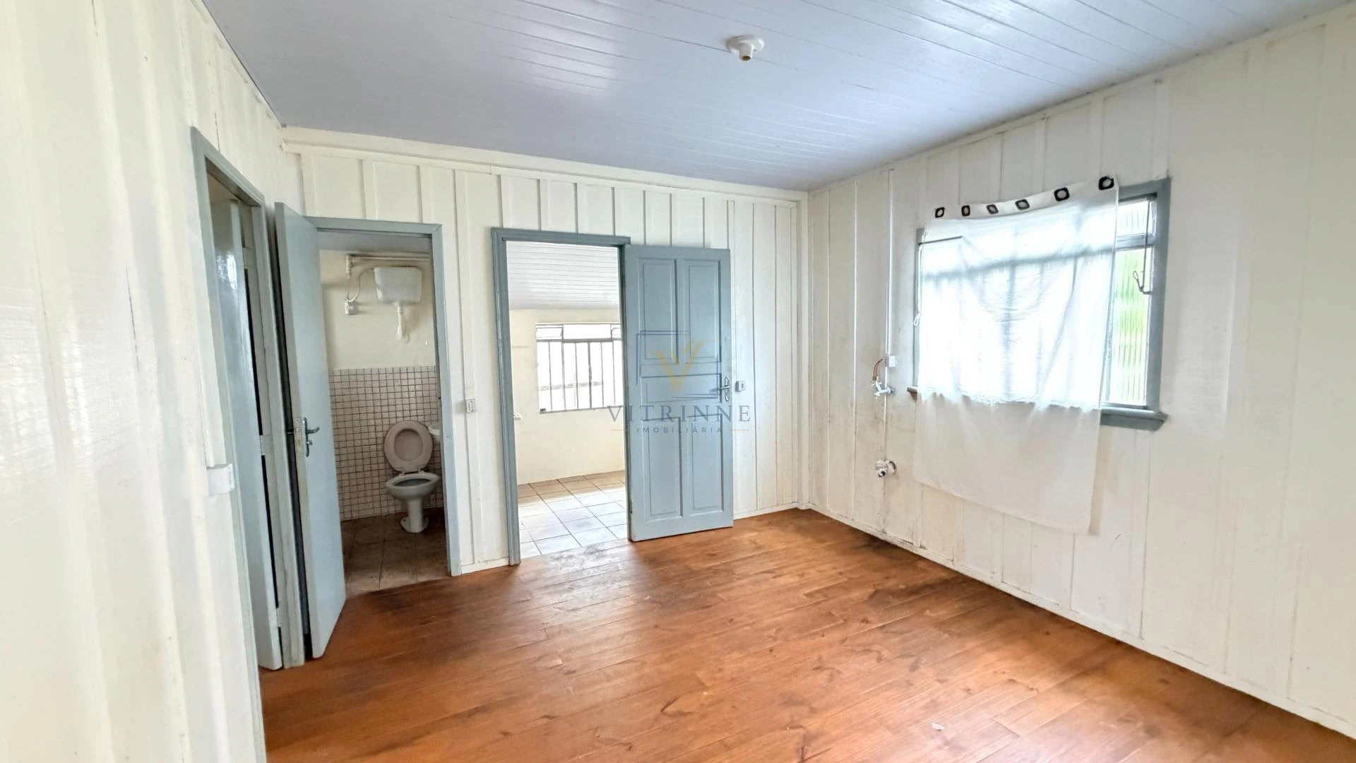 Деревянный пол или ламинат и 2 спальни: дом 60 м² — photo 11