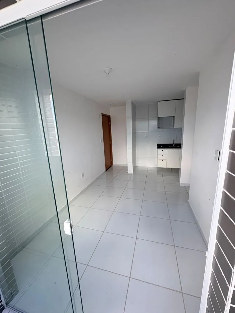2-bedroom apartment in a building with a gym — photo 4