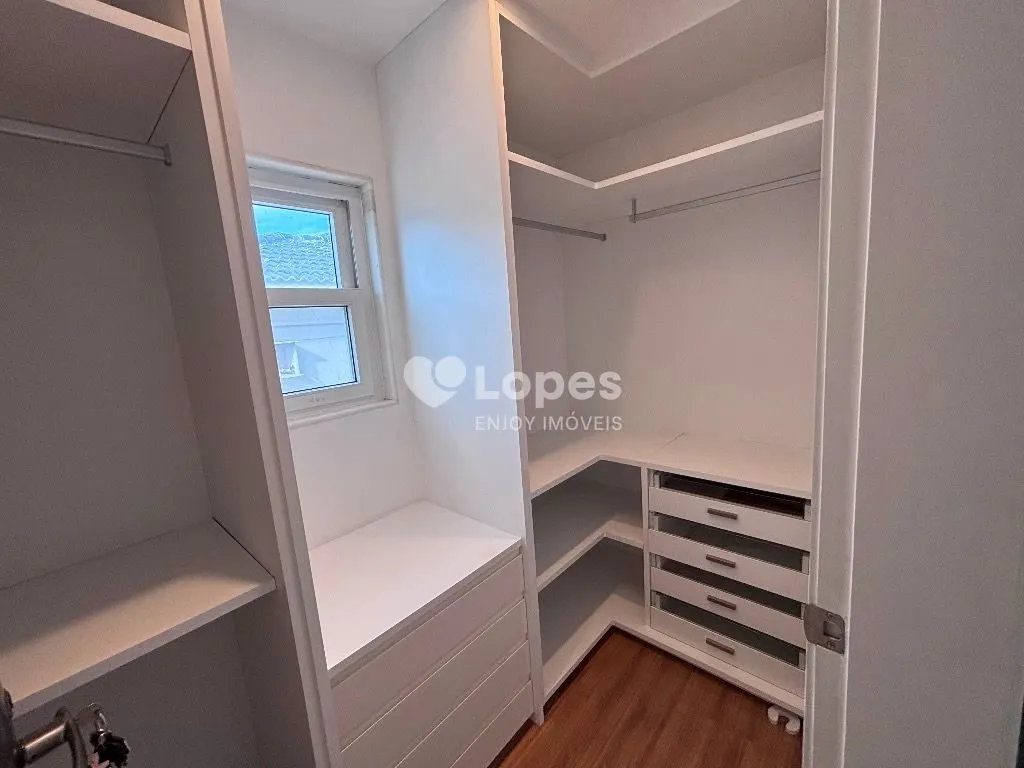 Unfurnished house with 7 bedrooms and 10 bathrooms — photo 27