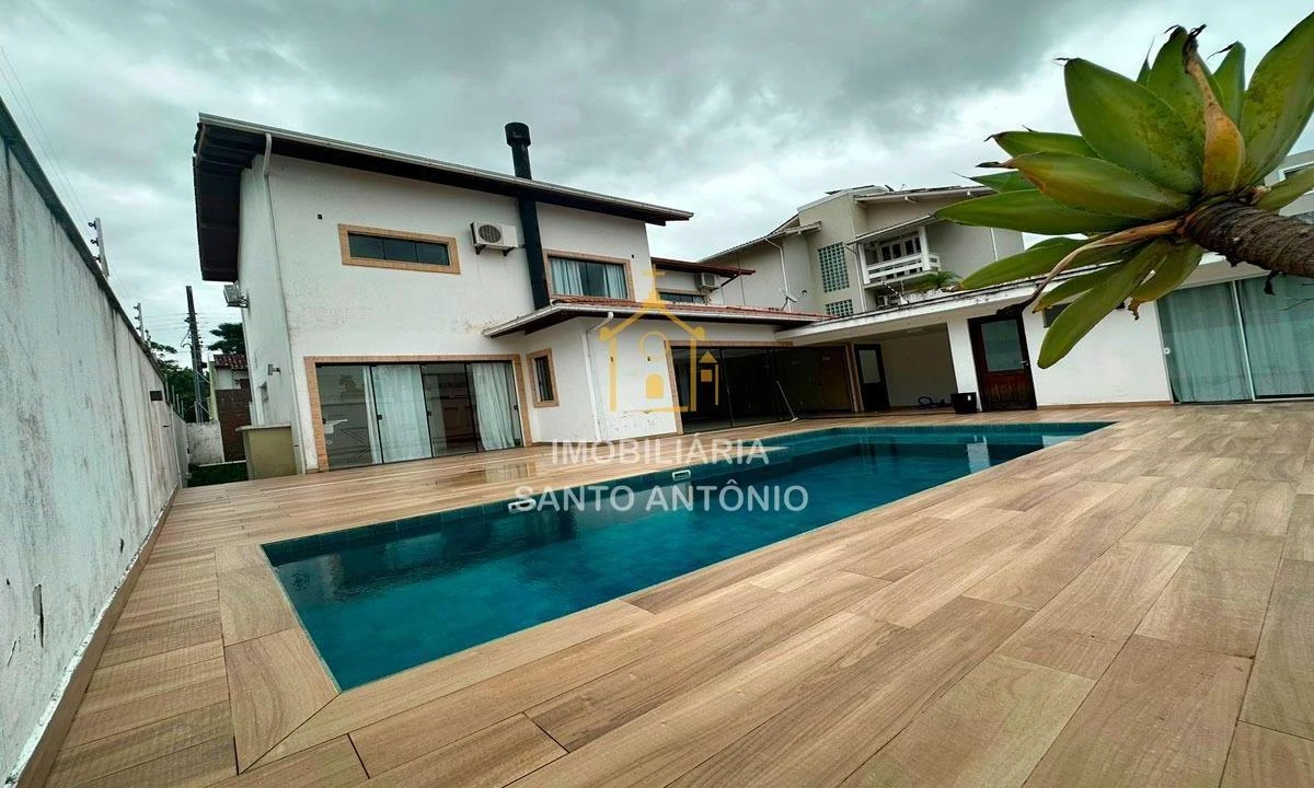 Glass-enclosed balcony in a 3-bedroom house, 300 m² — photo 26