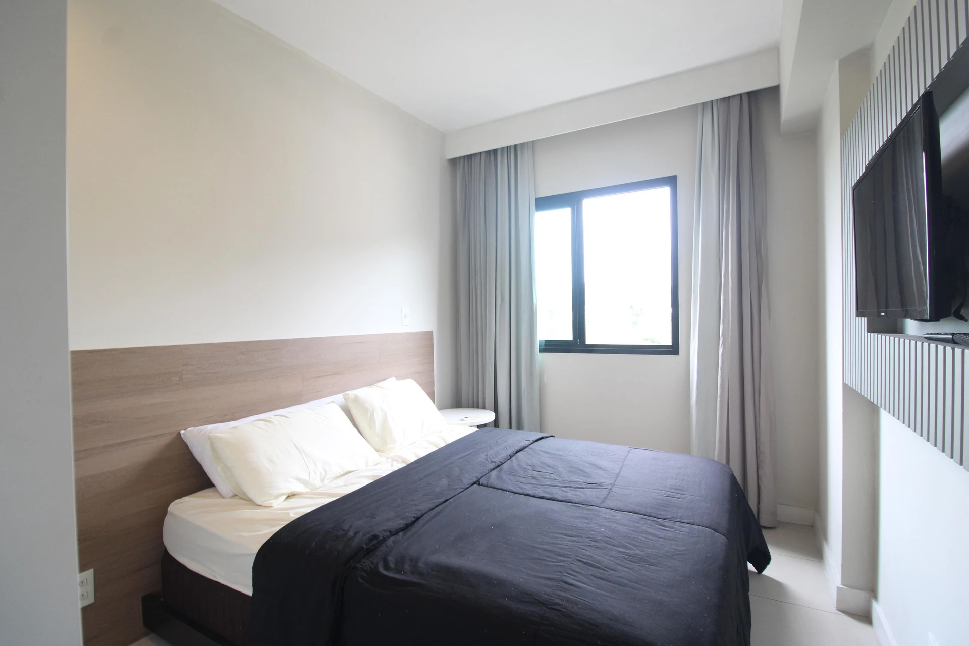 Furnished studio with 1 bedroom and balcony — photo 3