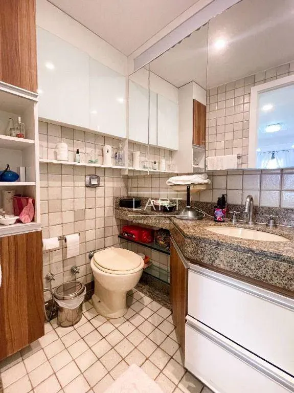 4-bedroom penthouse-style home with 324 m² kitchen — photo 21
