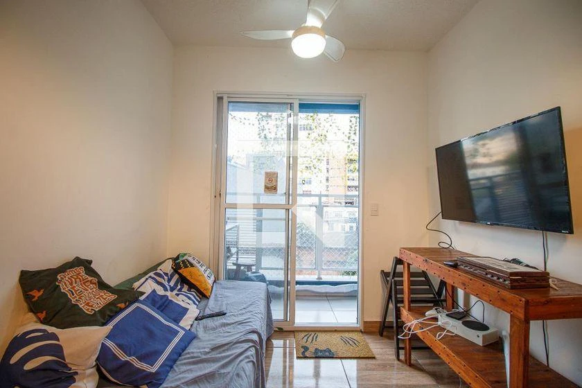 2-bedroom apartment in a building with a gym — photo 3