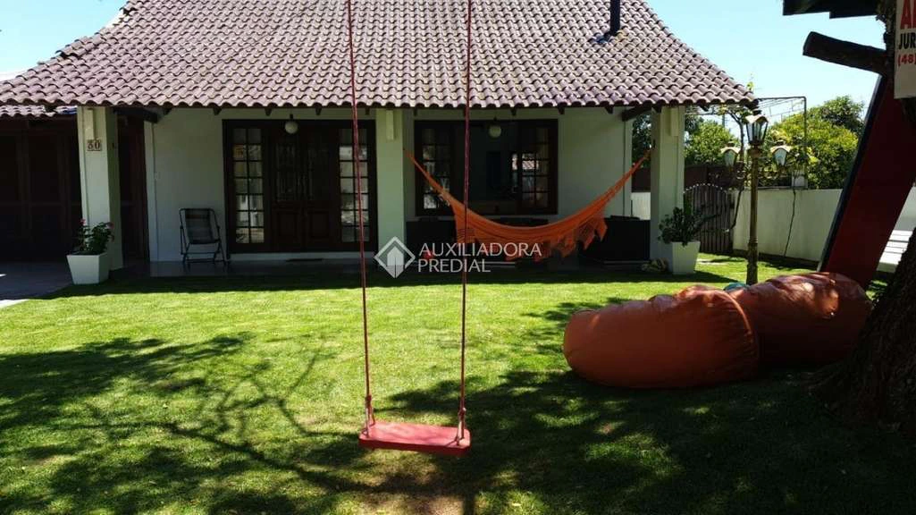 Casa de 4 dormitorios con parrilla empotrada en la terraza — photo 6