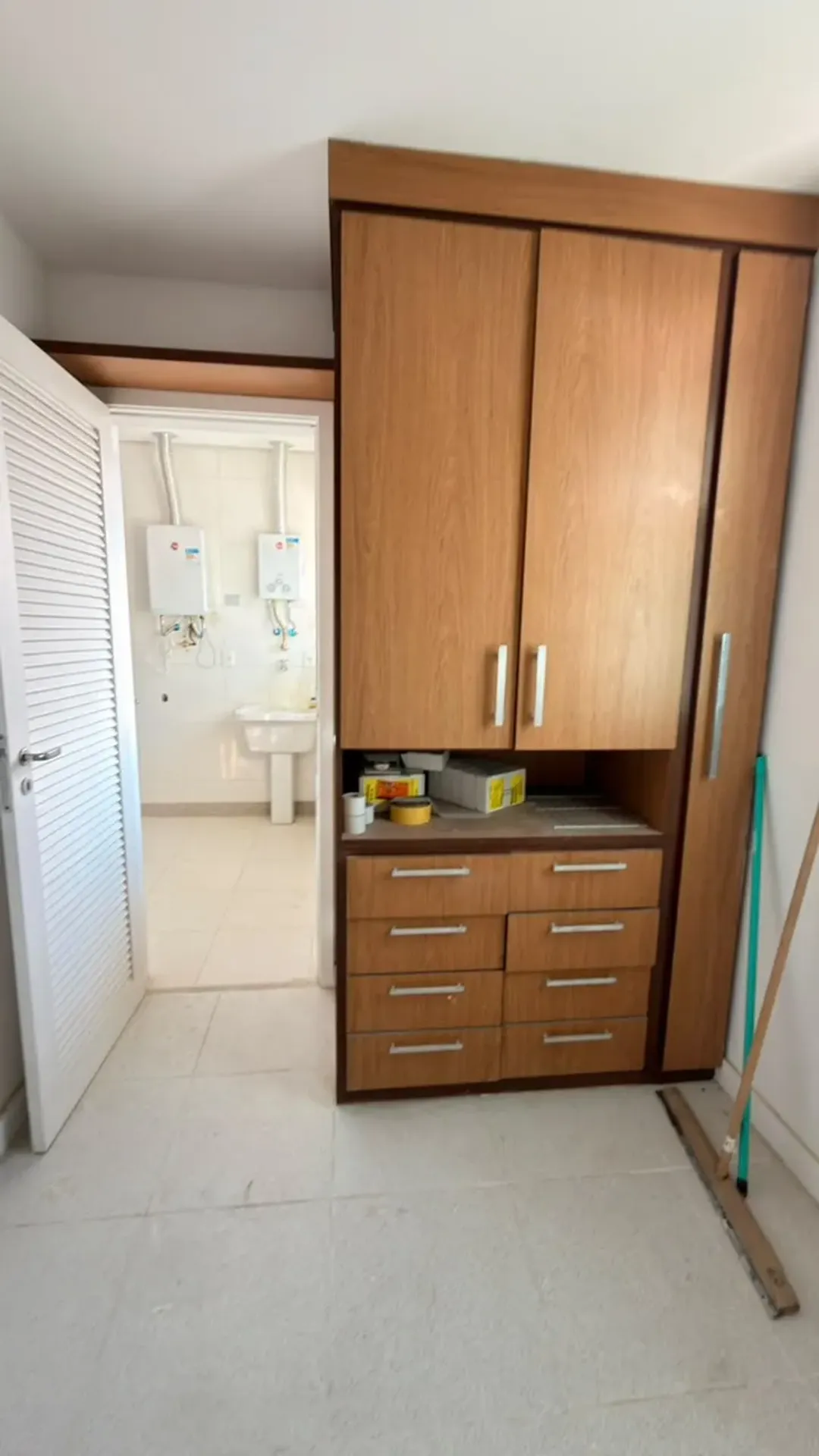 575 m² apartment with 5 en-suite bedrooms and glass balcony — photo 29