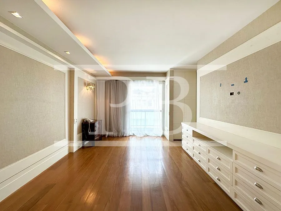 Apartamento com 2 quartos e varanda de vidro fechada — photo 14