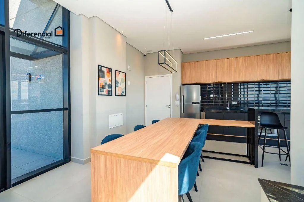 Estudio amueblado con cocina abierta y balcón — photo 33