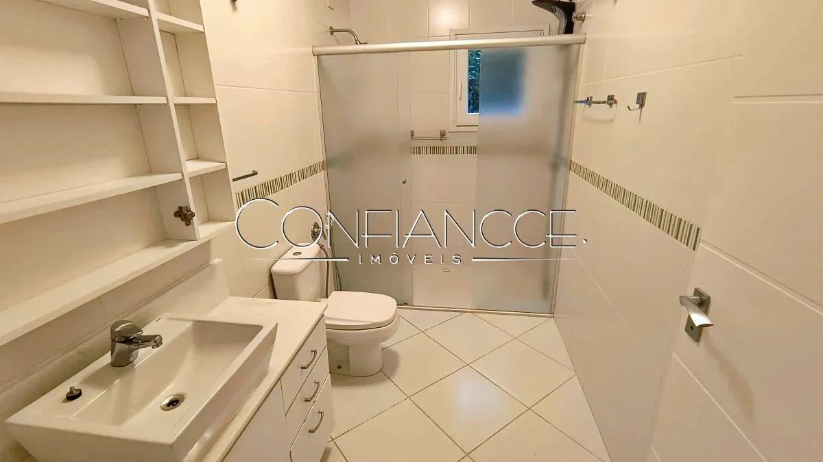 Casa em condomínio fechado com 5 quartos e 370 m² — photo 33