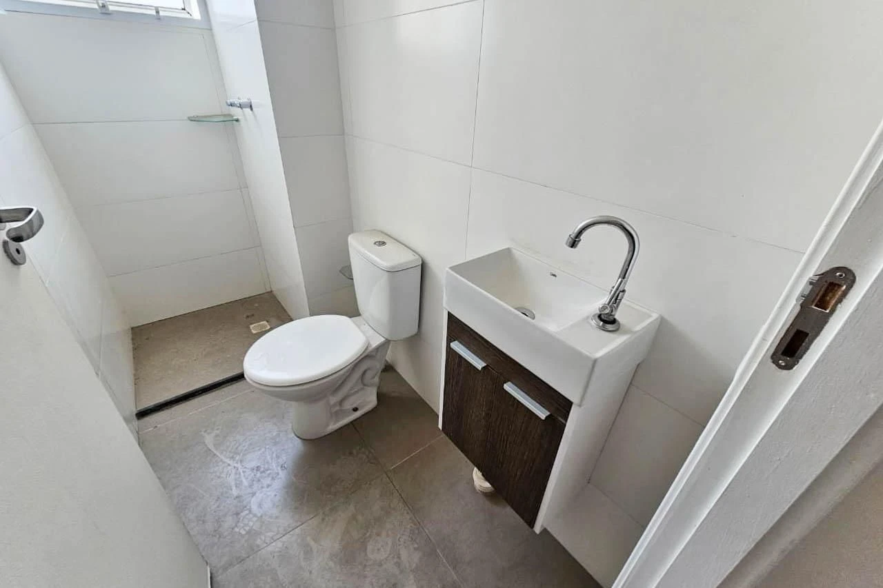 2-bedroom apartment in a building with a gym — photo 29