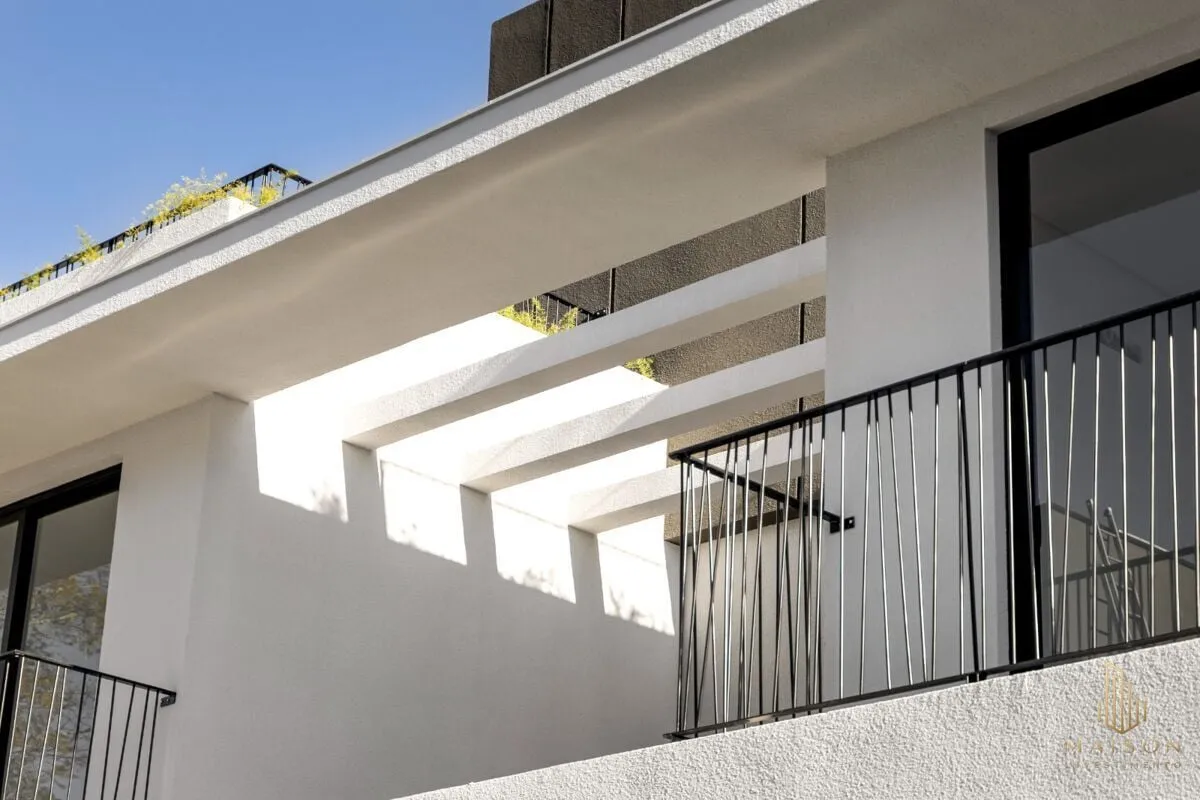 Casa em condomínio com 3 suítes e jardim privativo