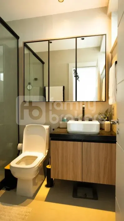 2-bedroom apartment with a glass-enclosed balcony — photo 15