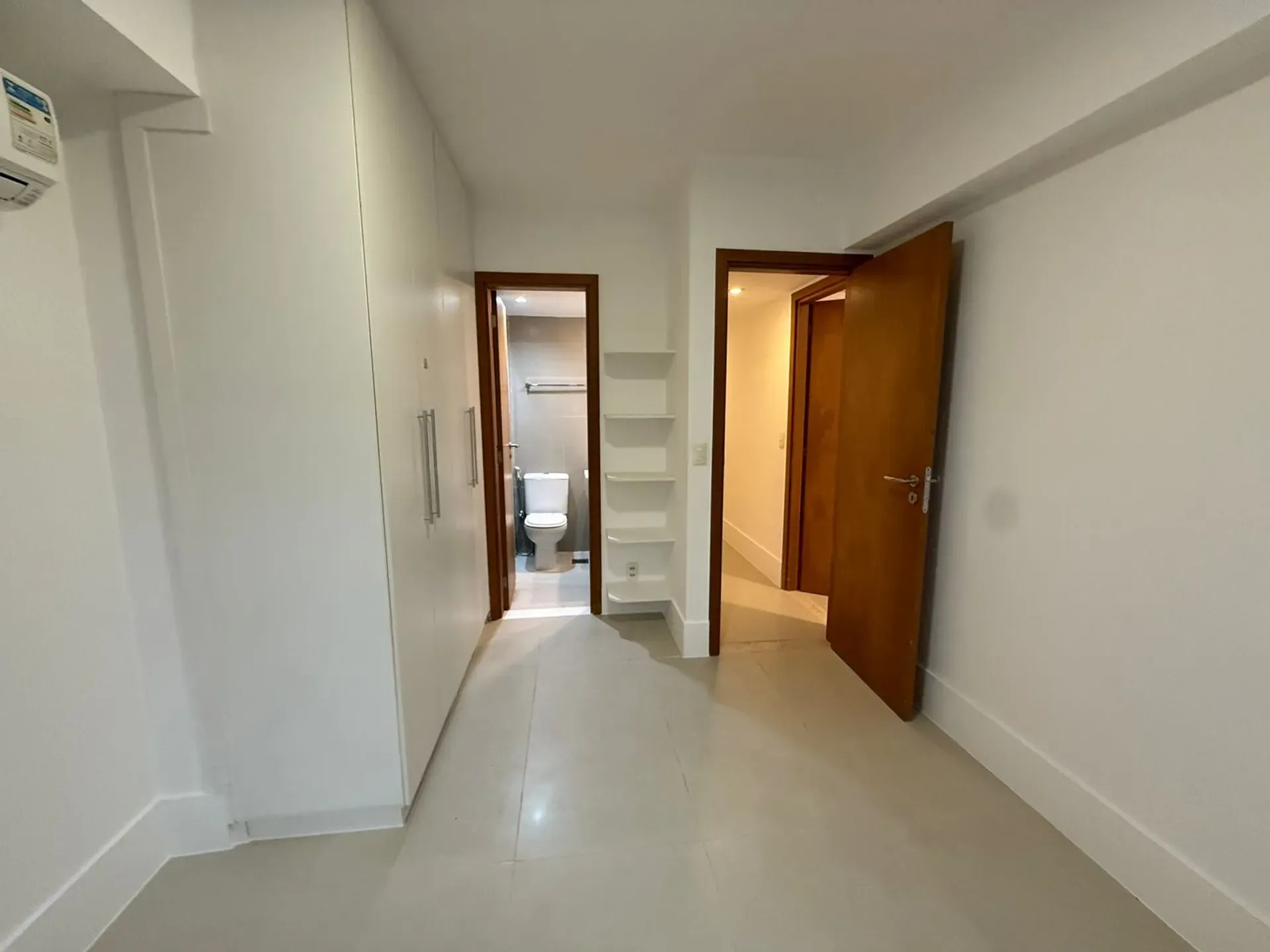 Apartamento com 4 quartos e 5 banheiros, 193 m² — photo 11