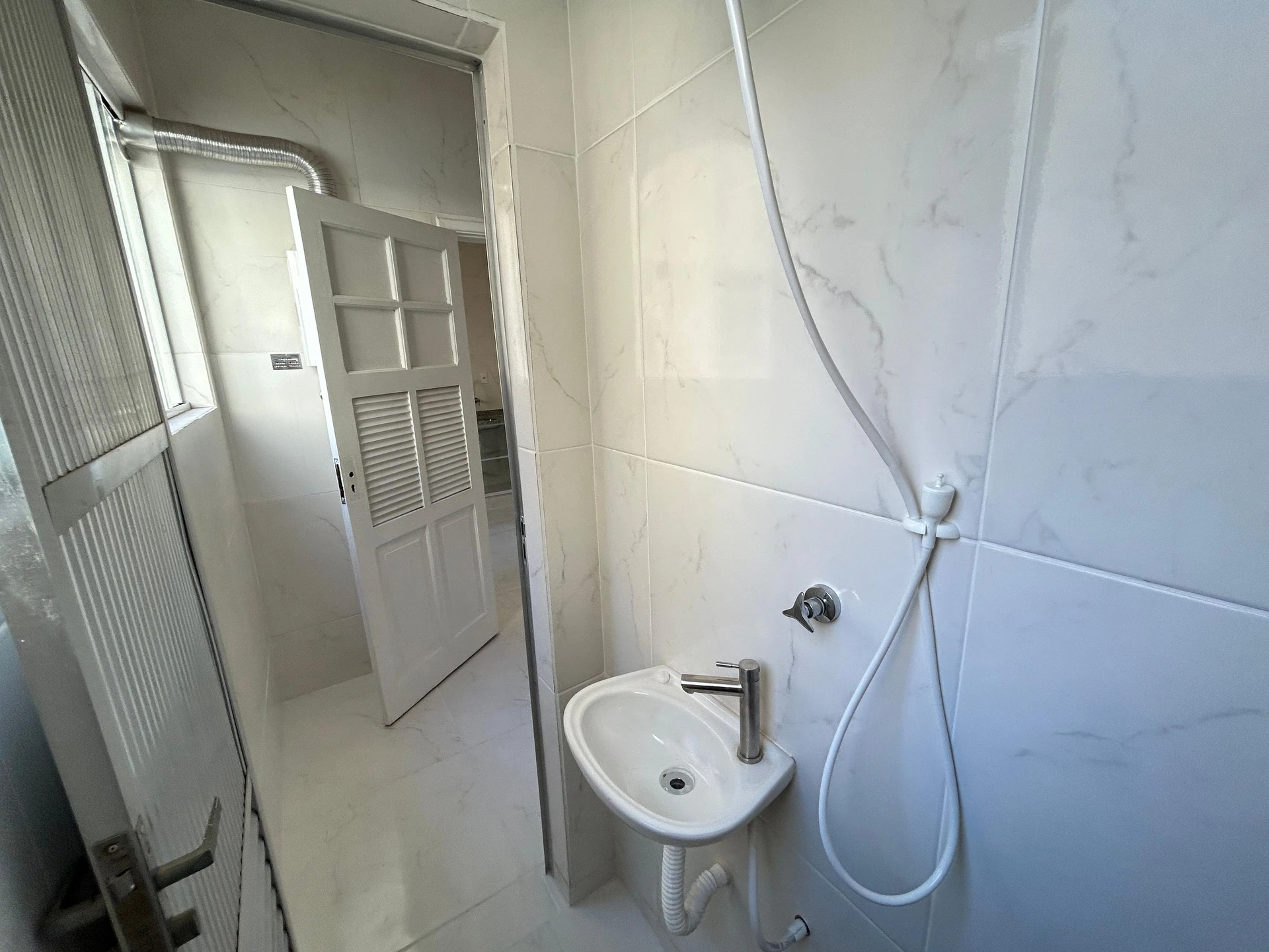 Unfurnished rental apartment with 2 bedrooms and parking — photo 29