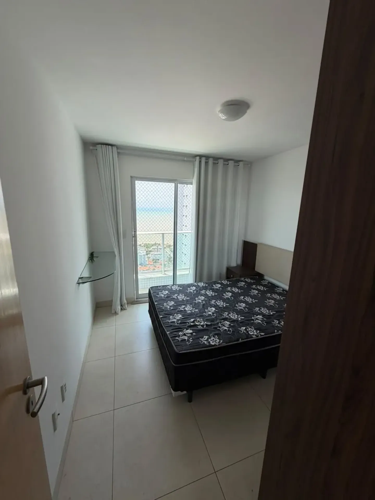 Furnished 2-bedroom apartment with city and water views — photo 10