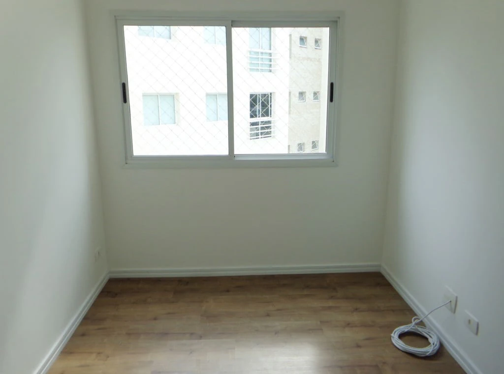 2-bedroom apartment with wood or laminate floors in Curitiba — photo 18