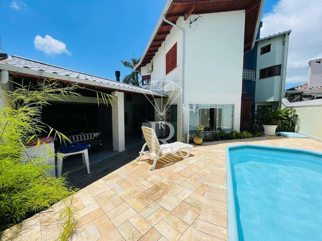 Casa com 5 quartos e 5 banheiros, 4 vagas, 350 m² — photo 2