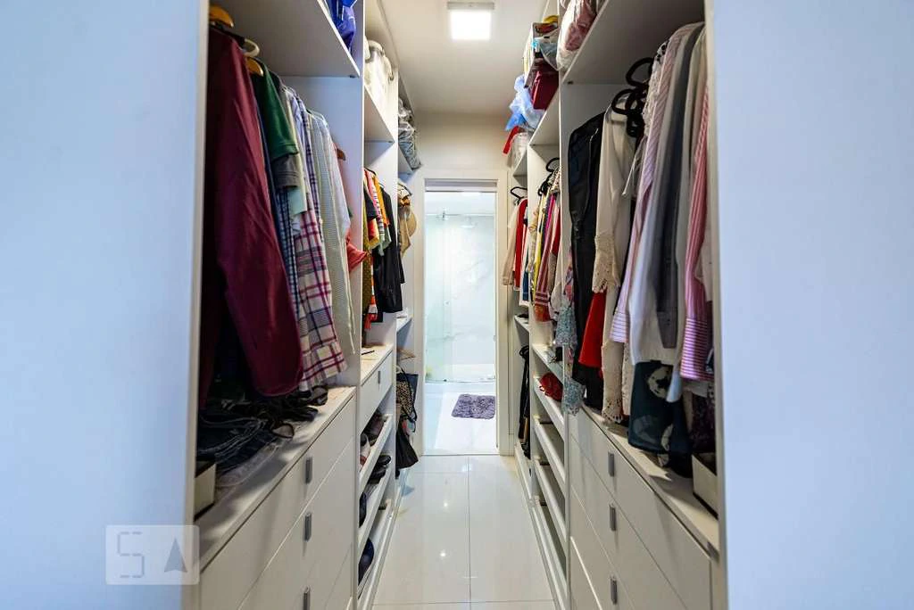 Rental apartment with 4 bedrooms and 200 m² — photo 2