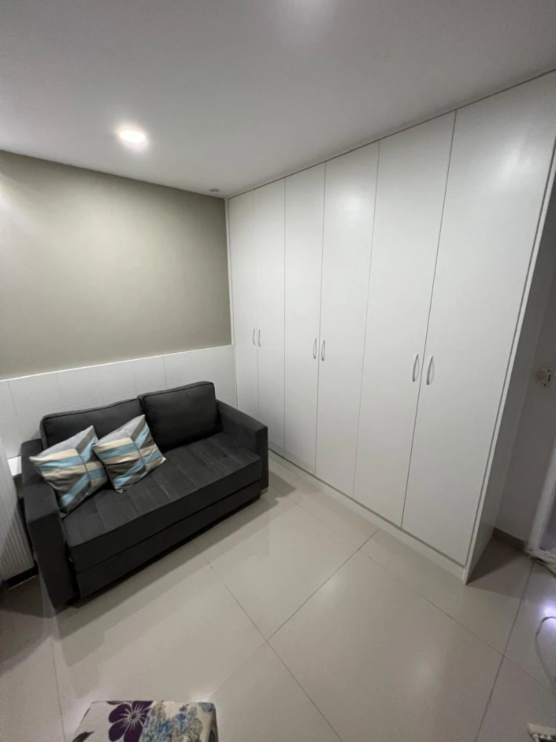 3-bedroom apartment with 3 en-suite baths and 4 total — photo 25