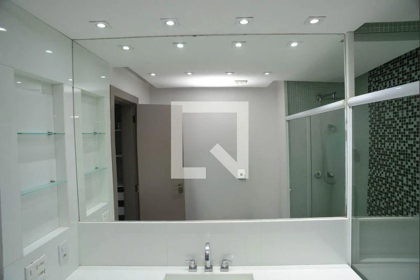 3-bedroom apartment with a walk-in closet — photo 40