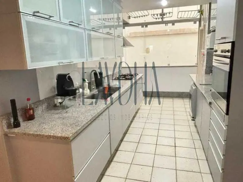 Furnished apartment with a separate kitchen and 4 bedrooms — photo 2