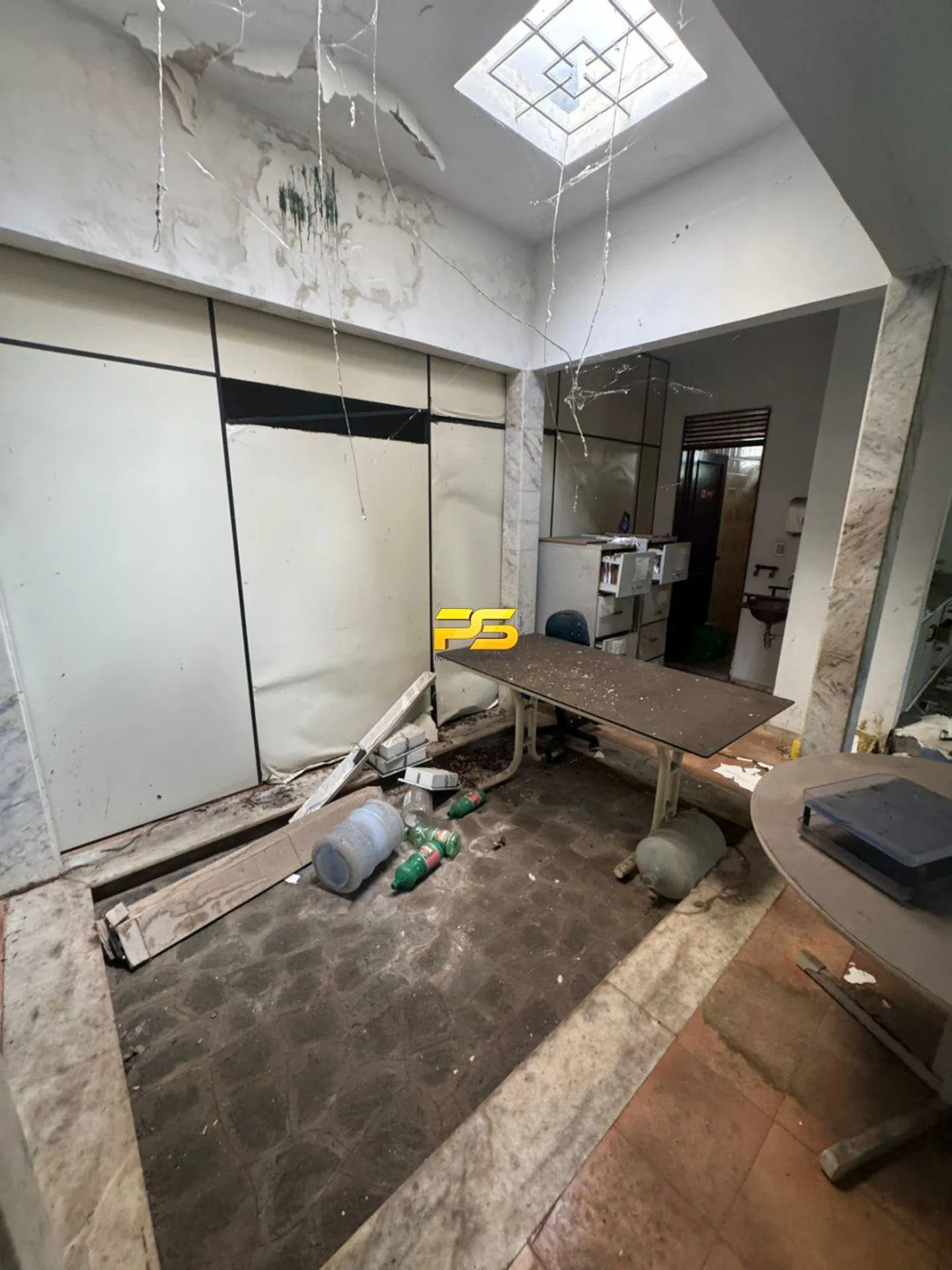 680 m² house with 9 bedrooms and separate kitchen — photo 5