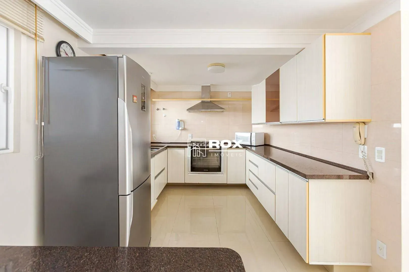 Unfurnished 598 m² house with 6 parking spaces — photo 17