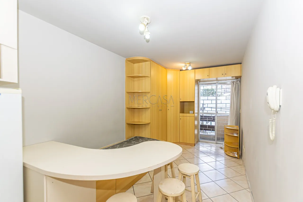 Kitnet mobiliada de 31 m² com sacada e 1 banheiro — photo 2
