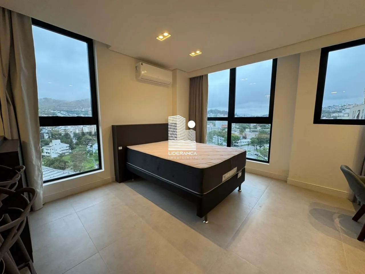 Studio on the 8th floor with a home office