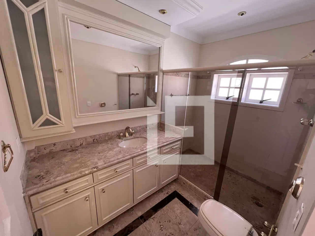 House with 4 suites and 5 parking spaces plus balcony BBQ — photo 30
