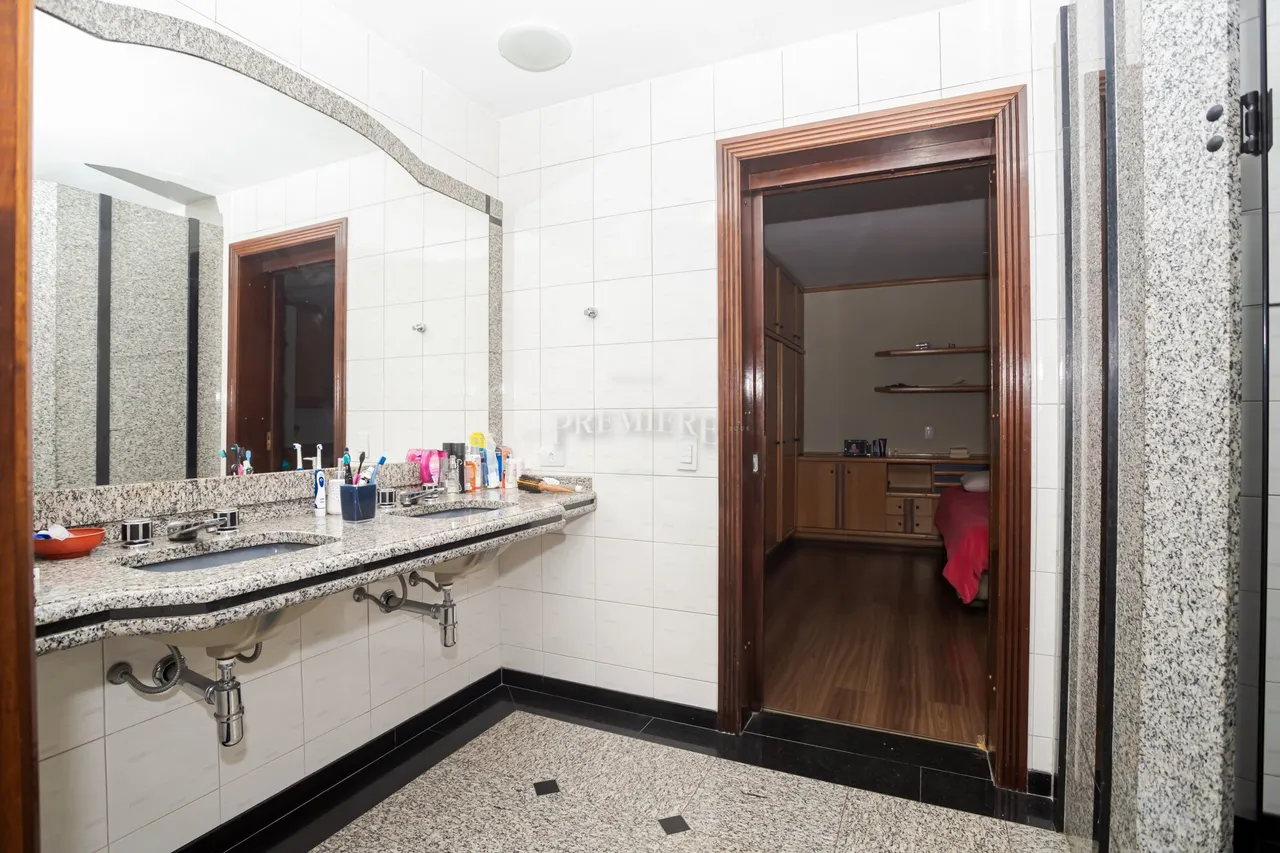 Меблированный дом с 4 спальнями и 5 ванными 716 м² — photo 12