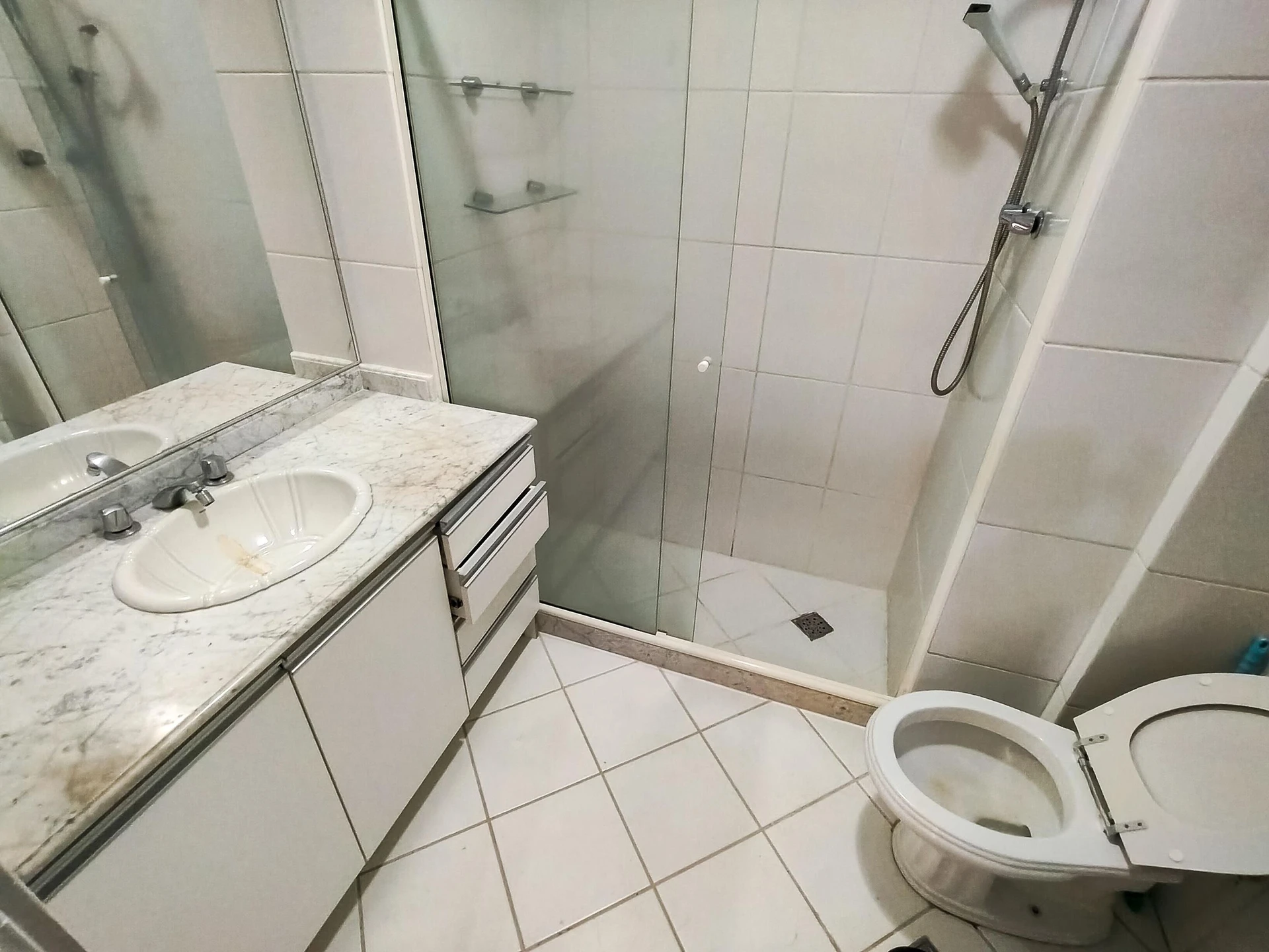 Furnished 4-bedroom apartment with 3 bathrooms — photo 32