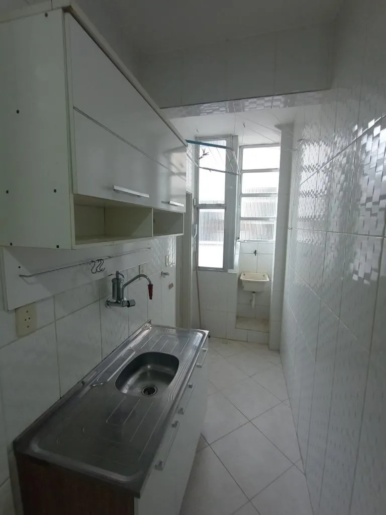 Wood or laminate floors in a one-bedroom apartment, 62 m² — photo 5