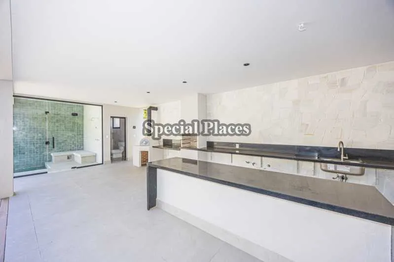 Casa com 5 quartos e 5 banheiros, com cozinha integrada — photo 8